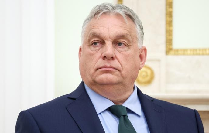 Orban Macarıstan parlamentindəki vəzifəsindən istefa verib