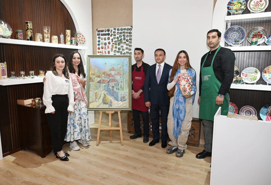 Leyla Əliyeva və Arzu Əliyeva Şəkidə “ABAD” Keramika və Tətbiqi Sənət Mərkəzi ilə tanış olublar