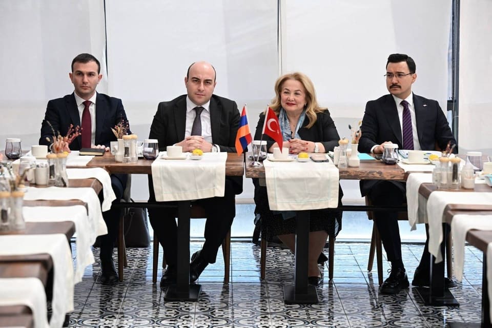 Ermənistan və Türkiyə arasında Gümrü-Qars dəmir yolunun bərpası müzakirə olunub