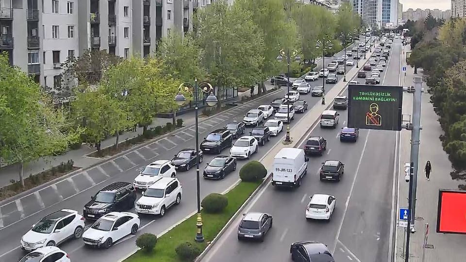 Bakıda hazırda sıxlıq müşahidə olunan yollar açıqlanıb 