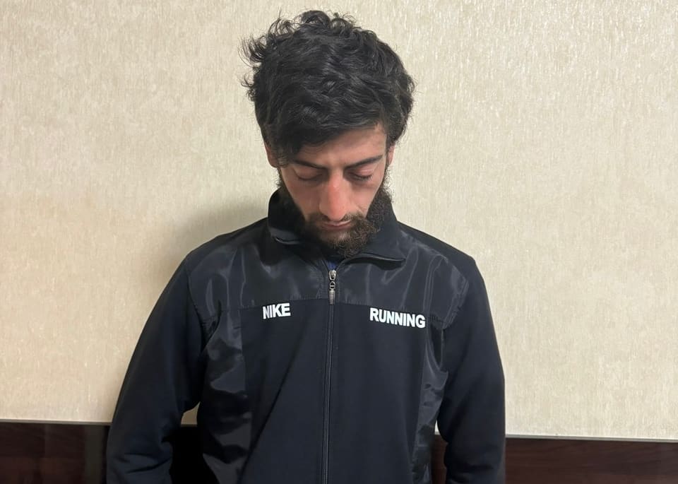 Dövlət Bayrağına hörmətsizlik edən şəxs polis əməkdaşları tərəfindən saxlanılıb