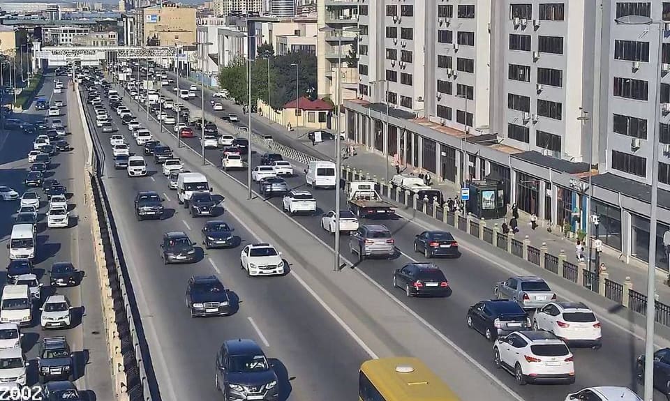 Bir sıra yollarda tıxac müşahidə olunur - SİYAHI