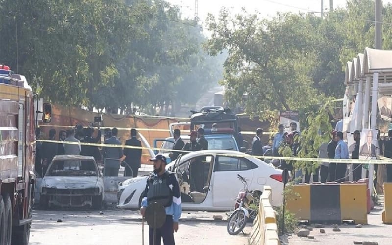 Pakistanda polis məntəqəsinin yaxınlığında baş verən partlayış nəticəsində 15 nəfər həlak olub 