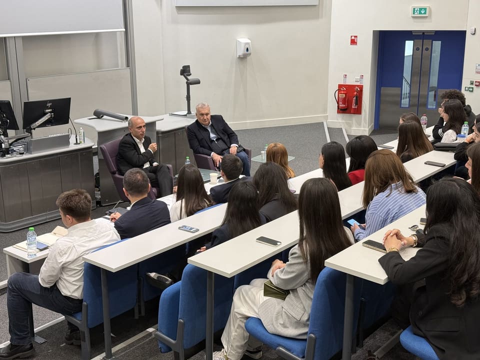 Emin Əmrullayev Böyük Britaniyada təhsil alan Dövlət Proqramı tələbələri ilə görüşüb