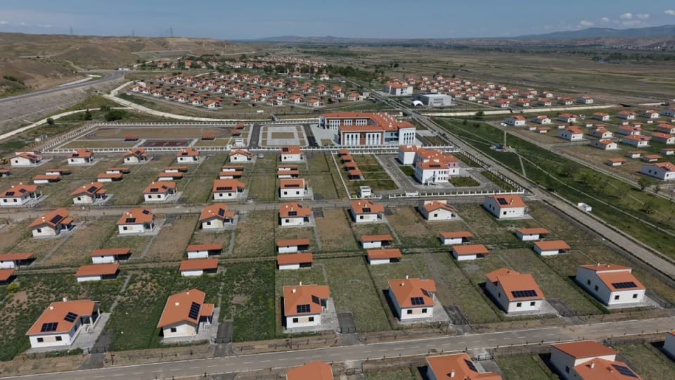 Şükürbəyli kəndinə daha 39 ailə yola salınıb 