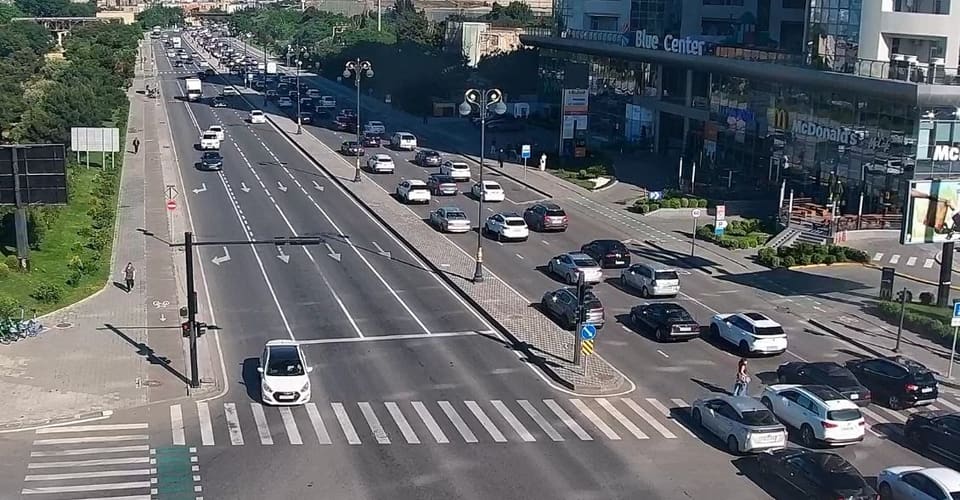Bakıda hazırda sıxlıq müşahidə olunan yollar açıqlanıb 