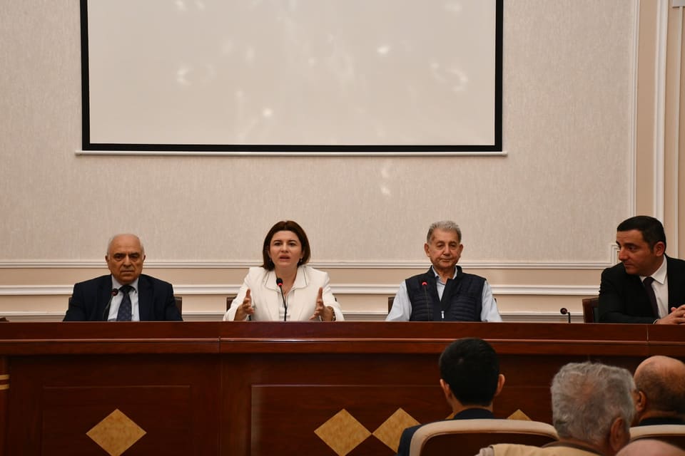 Geologiya İnstitutunda yeni təyinat kollektivə təqdim edilib