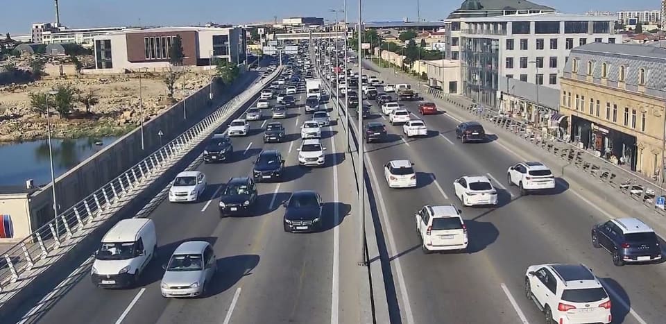 Bakıda sıxlıq olan yollar - SİYAHI