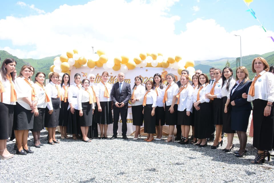 Elm və təhsil naziri Kəlbəcərin ilk məzununun "Son zəng" tədbirində iştirak edib