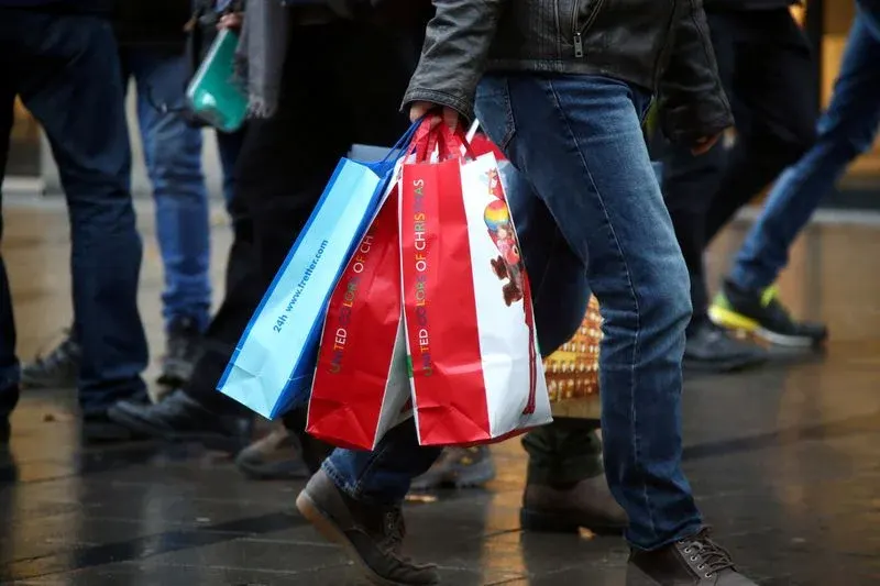 Böyük Britaniyanın pərakəndə satışları illik 3,2% artıb