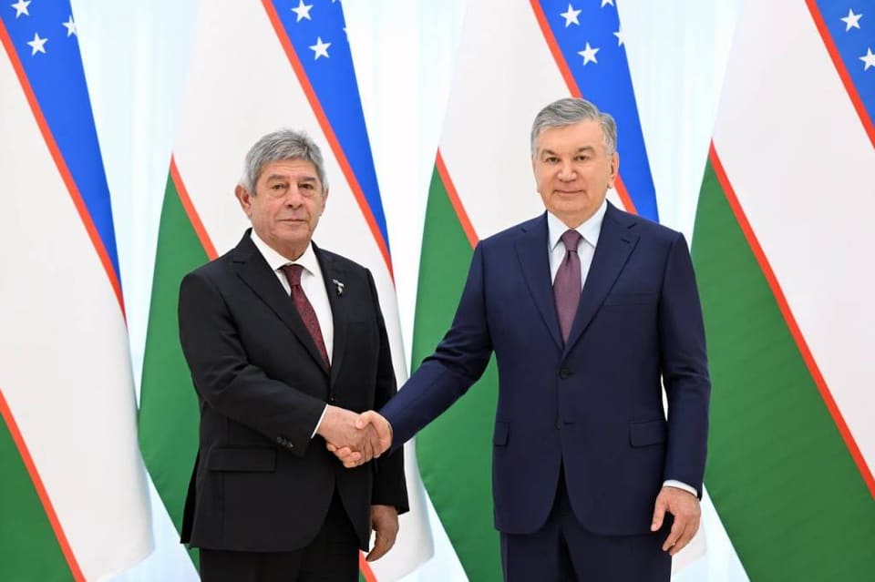 Özbəkistan Prezidenti Azərbaycan səfirini qəbul edib