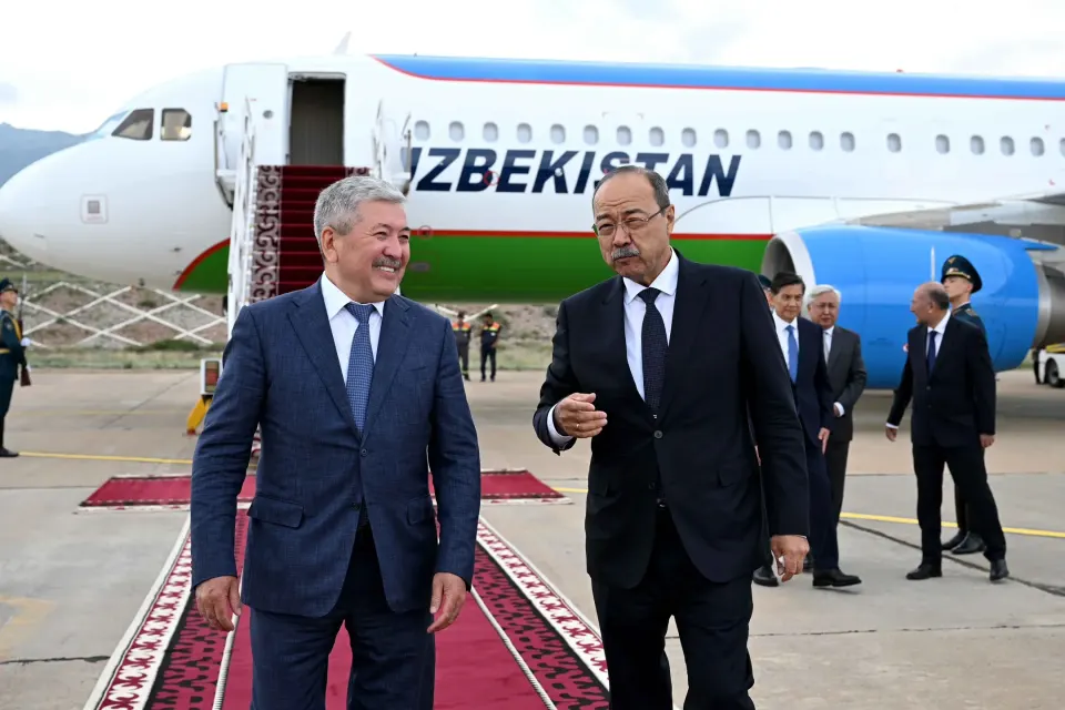 Özbəkistanın Baş naziri Qırğızıstana işgüzar səfər edib