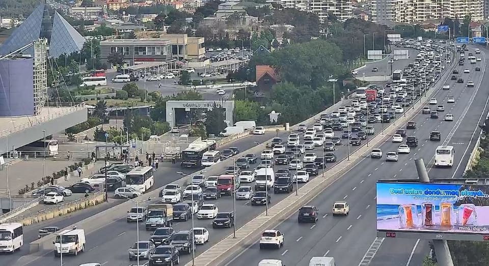 Bakıda hazırda sıxlıq müşahidə olunan yollar açıqlanıb 