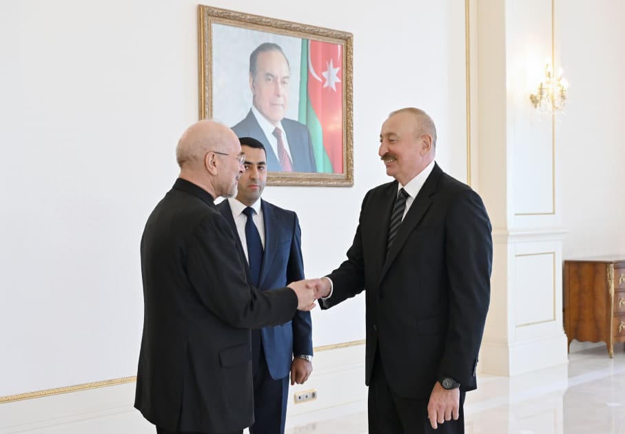  İlham Əliyev İran İslam Şurası Məclisinin sədrinin başçılıq etdiyi nümayəndə heyətini qəbul edib