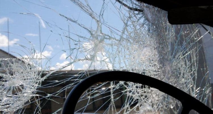 Salyanda sərnişindaşıyan mikroavtobus qəza edib