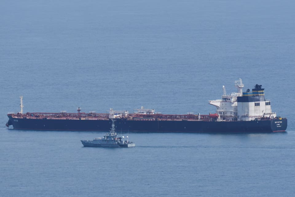 "The Daily Telegraph": Britaniya "Smyrtos" tankerindəki neftin satışı imkanlarını araşdırır