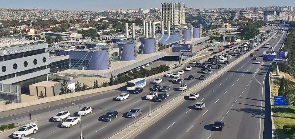 Bir sıra yollarda tıxac müşahidə olunur - SİYAHI