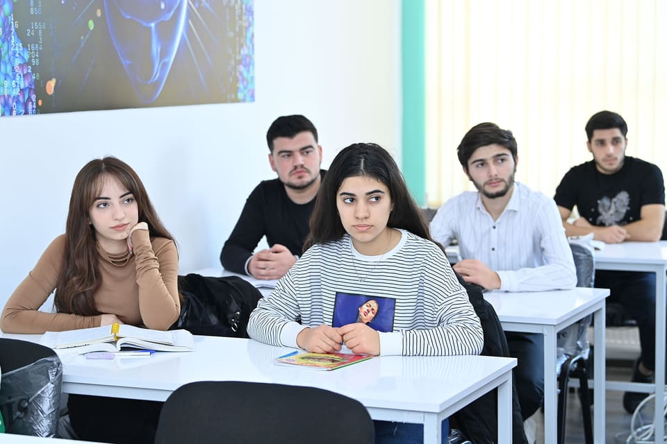 Tələbələrin yerdəyişməsi üzrə sənəd qəbuluna başlanılır