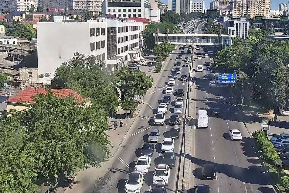 Bir sıra yollarda tıxac müşahidə olunur - SİYAHI