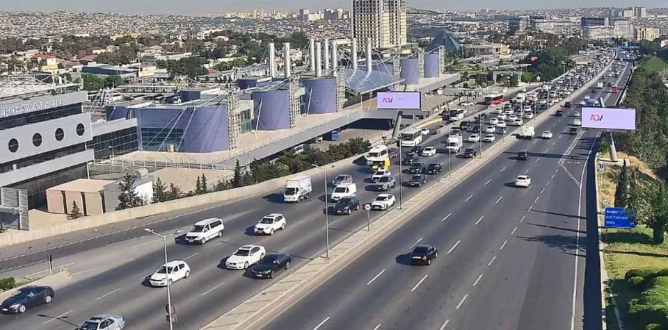 Bir sıra yollarda tıxac müşahidə olunur - SİYAHI