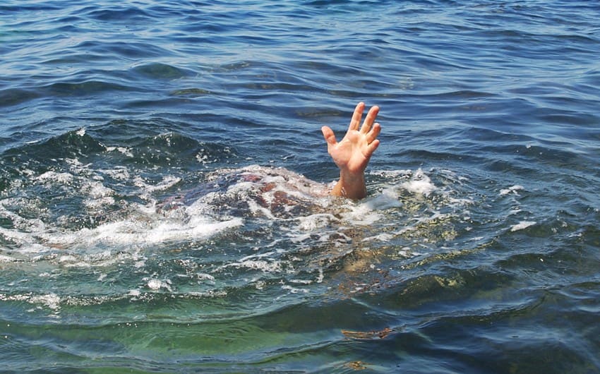 Sumqayıtda dənizdə iki nəfər batıb