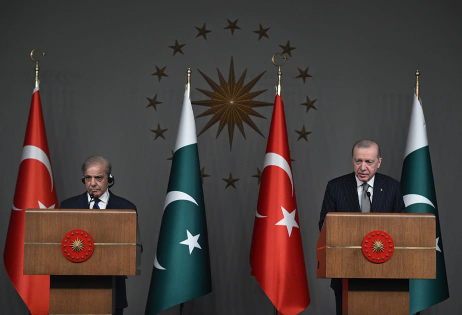 Ərdoğan: Türkiyə sülh və sabitliyin möhkəmləndirilməsi üçün Pakistanla həmrəydir