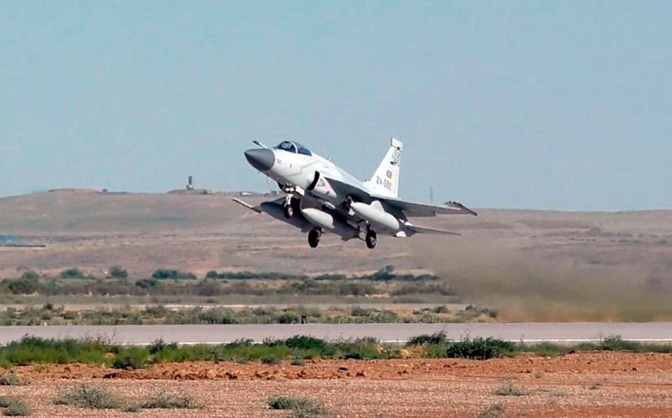 HHQ-nin aviasiya bölmələrində təlim-məşq uçuşları keçirilib