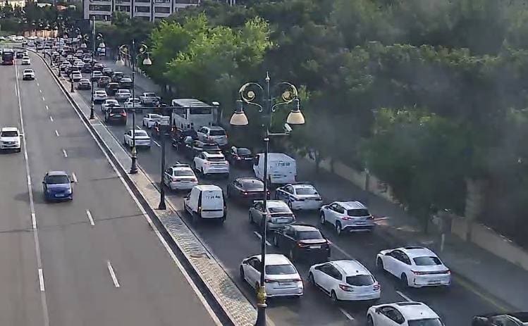 Bakıda hazırda sıxlıq müşahidə olunan yollar açıqlanıb 