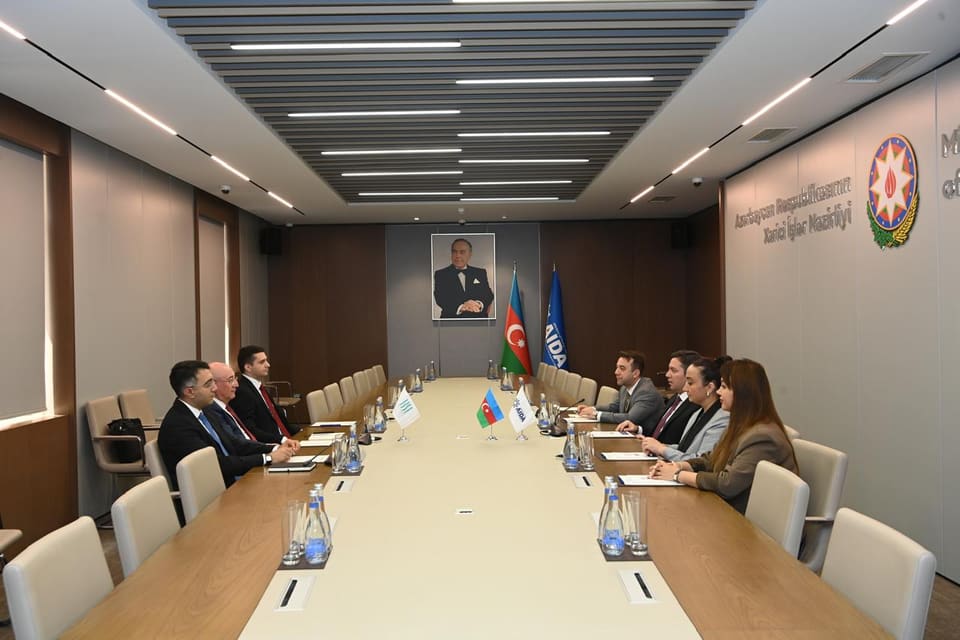 XİN-də AIDA və IBSA arasında beynəlxalq əməkdaşlıq məsələləri müzakirə edilib