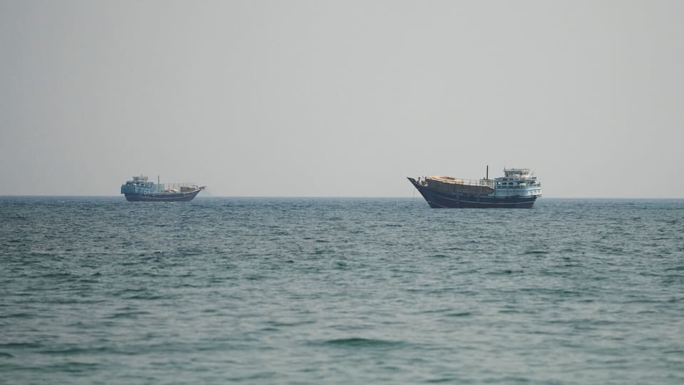 BƏƏ: İranın raket hücumu nəticəsində Hörmüz boğazında iki tanker zədələnib