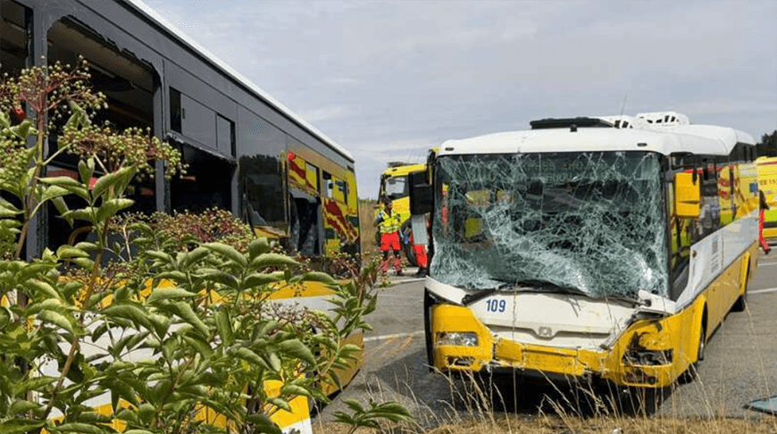 Çexiyada sərnişin avtobuslarının toqquşması nəticəsində 47 nəfər xəsarət alıb