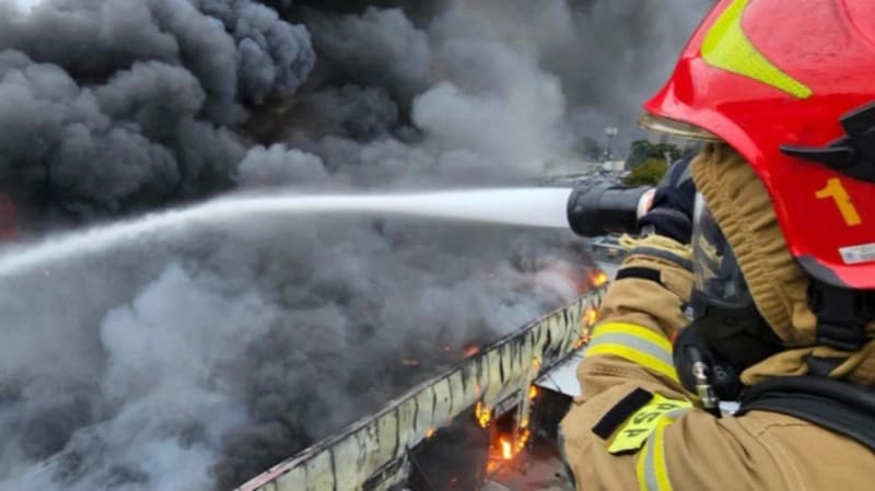 Ford Dealership Destroyed in Warsaw Fire