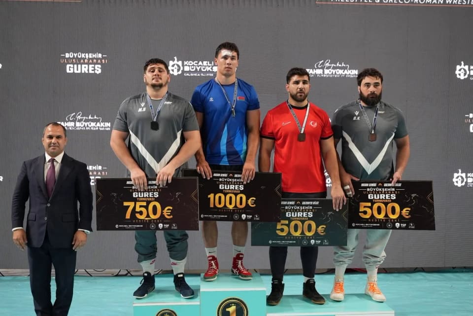 Azərbaycanın 4 güləşçisi Türkiyədəki beynəlxalq turnirdə medal qazanıb