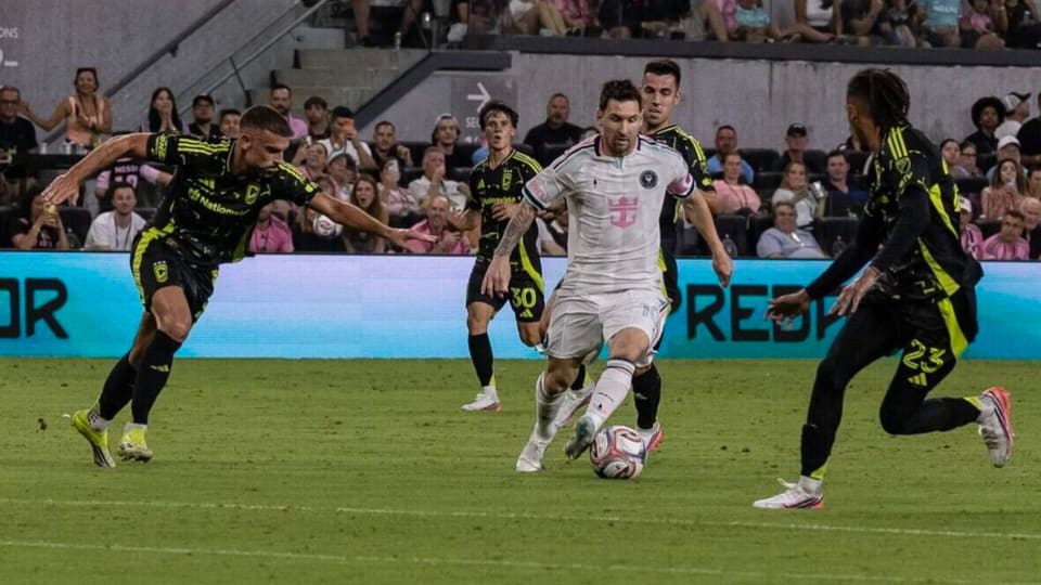 Nəriman Axundzadə kənarda qaldı, Messi yaşıl meydanlara qayıtdı