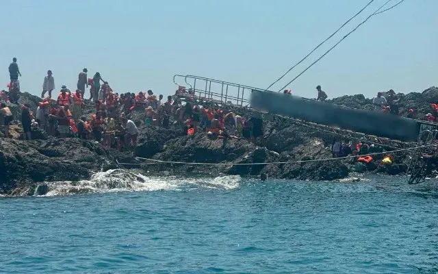 Türkiyədə sərnişin yaxtası batıb