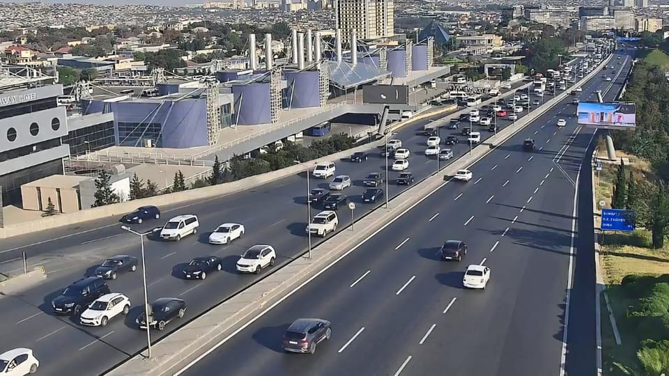 Bakıda hazırda sıxlıq müşahidə olunan yollar açıqlanıb 