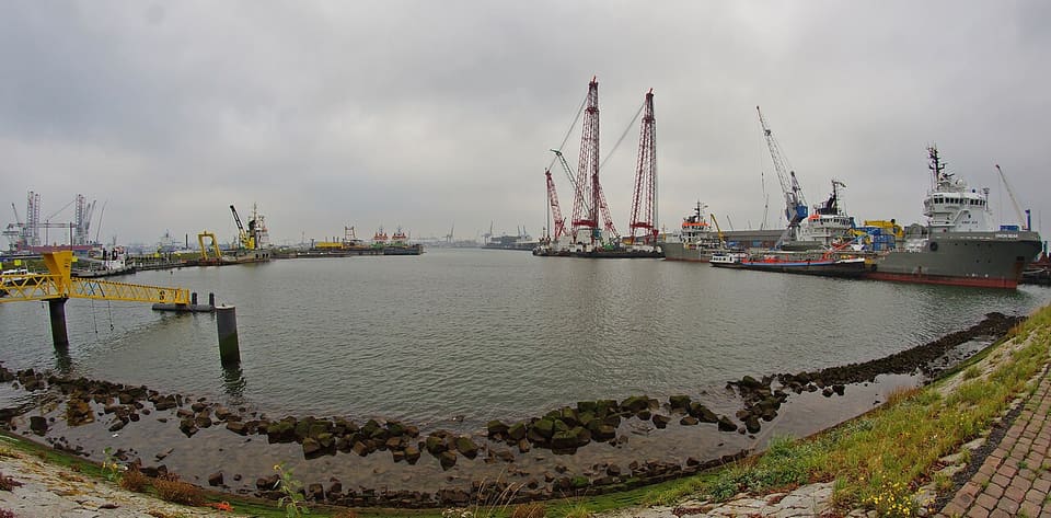 Rotterdam limanında partlayış baş verib