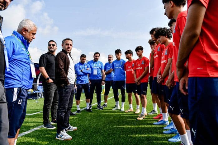 Ayxan Abbasov Azərbaycanın U-16 millisinə uğurlar arzulayıb