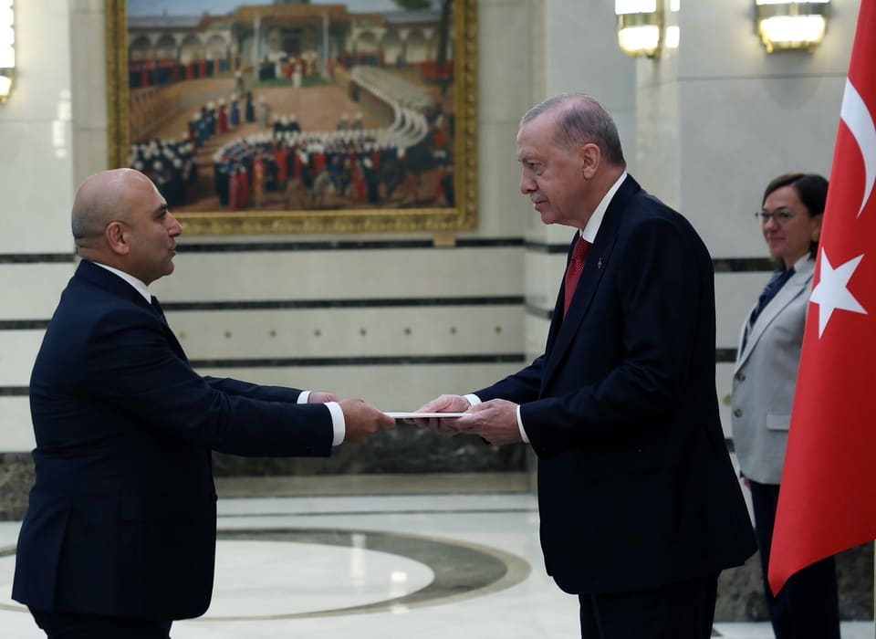 Azərbaycan səfiri etimadnaməsini Türkiyə Prezidentinə təqdim edib