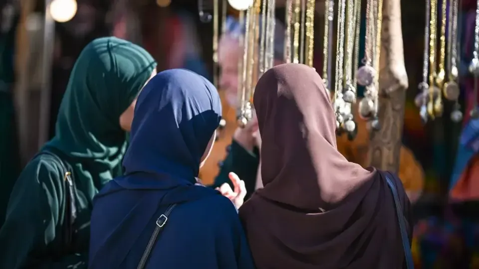 Azərbaycanda hicabın qadağan edilməsi ilə bağlı saxta paylaşımlar yayılıb