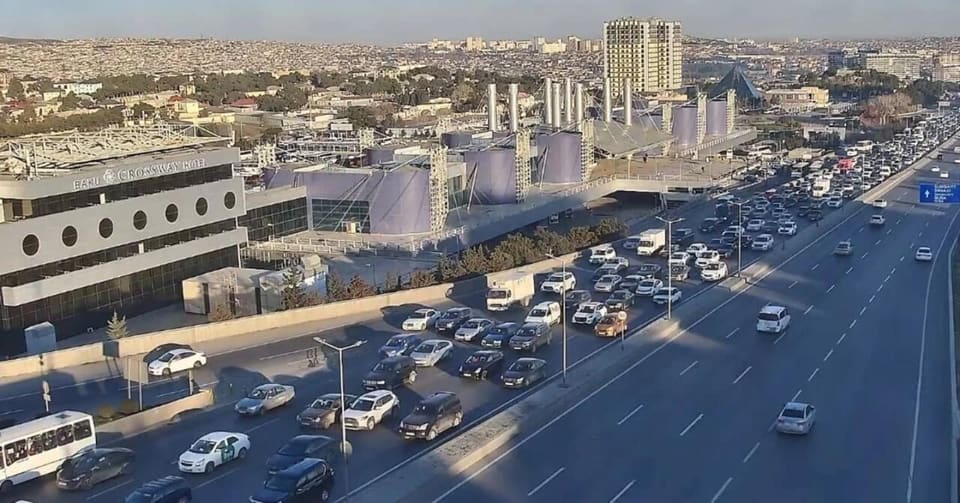 Bakının bəzi yollarında sıxlıq müşahidə olunur