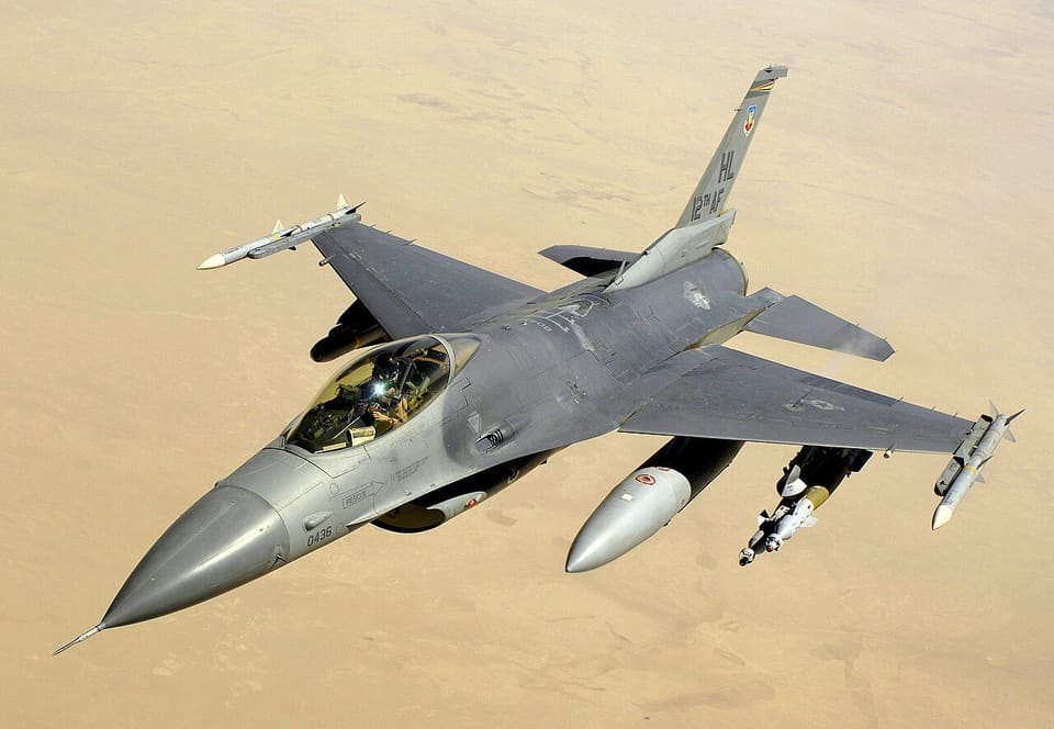 Danimarka Ukraynaya F-16 qırıcı təyyarələri üçün 50 min döyüş sursatı verib