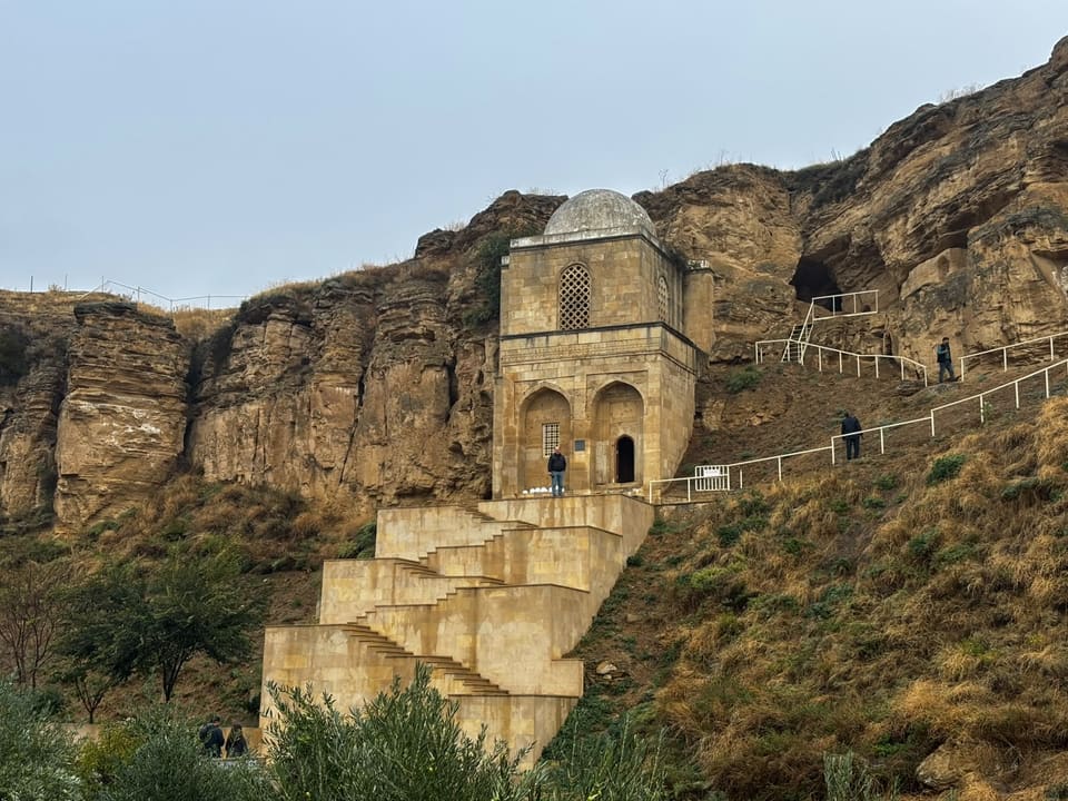 “Diri Baba” türbəsində yenidənqurma işlərinə başlanılıb
