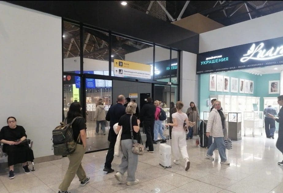 Dohadan Moskvaya ucan təyyarə Bakıya yönləndirilib