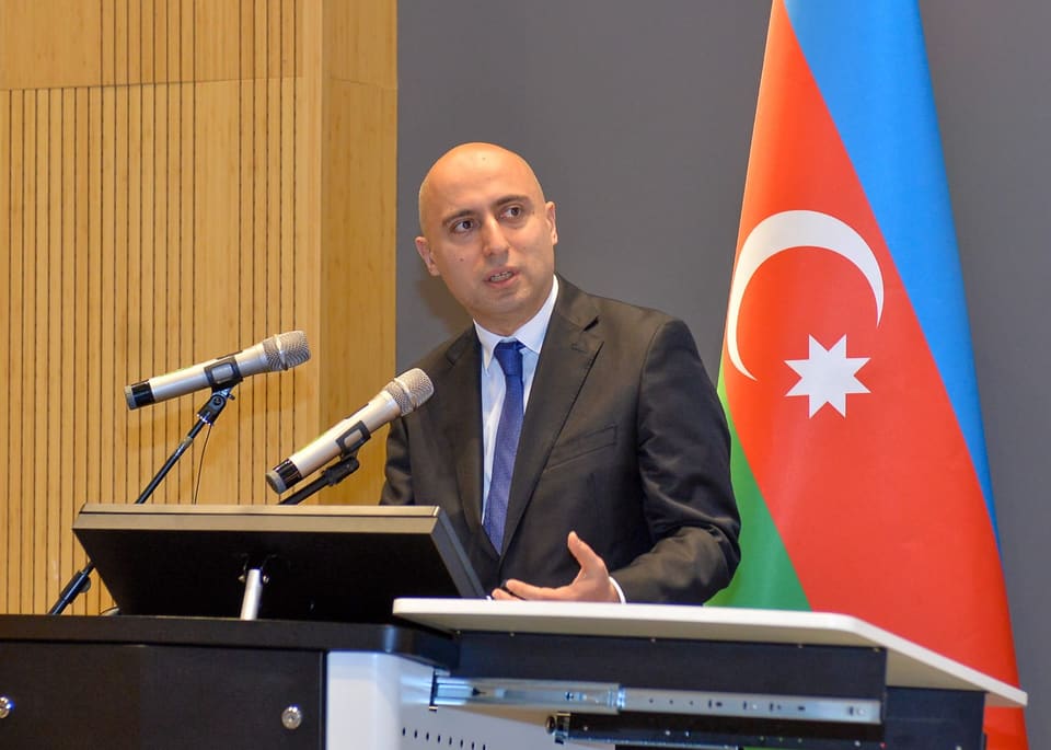 Emin Əmrullayev: Təhsildə özünü tənqid etmək və problemləri qəbul etmək vacibdir