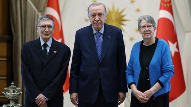 Ərdoğan Nobel laureatı Əziz Sancarı qəbul edib