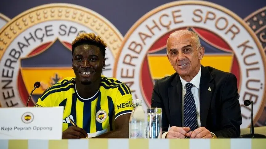 "Fənərbaxça" yeni transferi Oppong üçün imza mərasimi keçirib