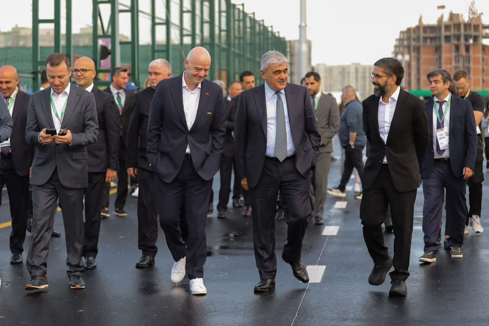 FIFA prezidenti U-15 Dünya Çempionatının ilk oyunlarını izləyib