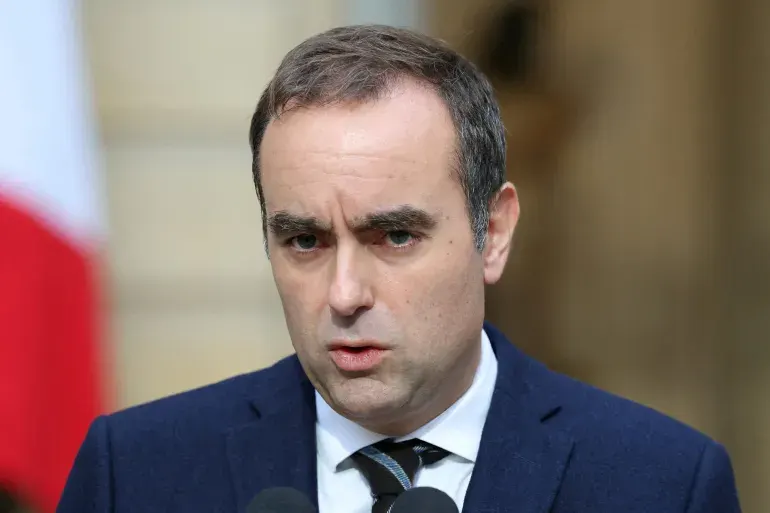 Fransanın Baş naziri bəzi ərazilərdə komendant saatı tətbiq etməyi göstəriş verib