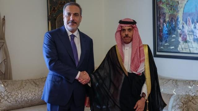 Hakan Fidan Feysəl bin Fərhan Əl ilə danışıb